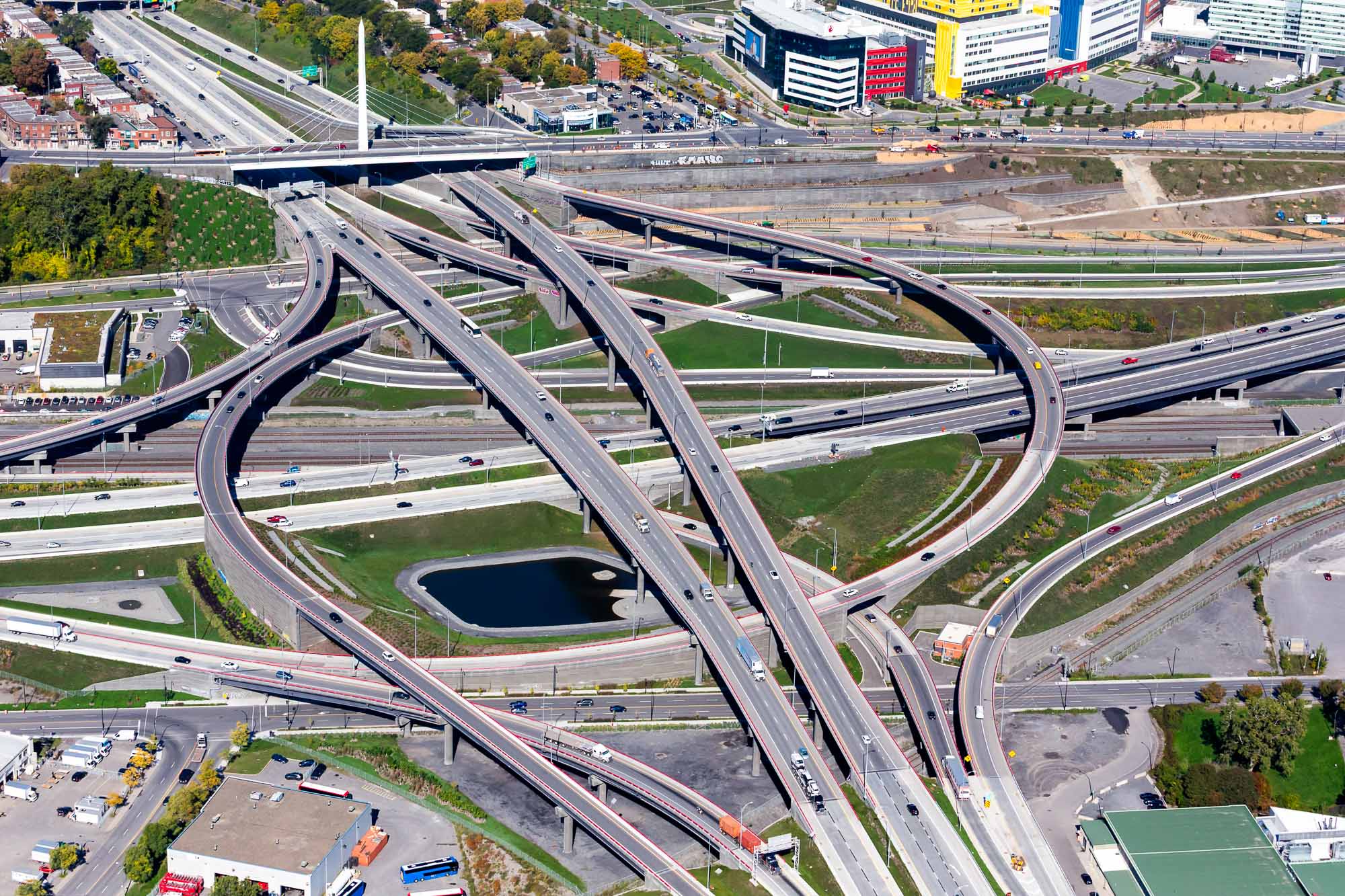 Échangeur Turcot reconstruit à Montréal, vue aérienne d’un important projet d’infrastructure routière au Québec
